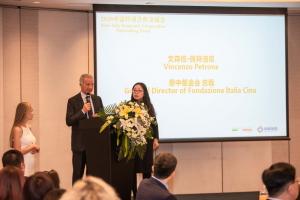 General Director of Fondazione Italia Cina Vincenzo Petrone and Executive Director of CHIC Group Helen Tu 2 (FILEminimizer).jpg